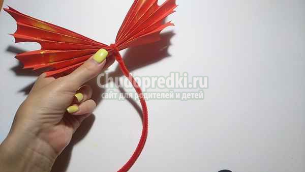Осенние листья из бумаги гармошкой
