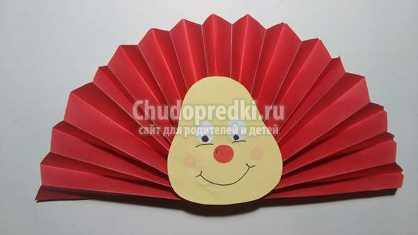 Объемный ежик из цветной бумаги