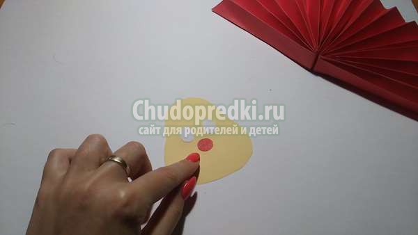 Объемный ежик из цветной бумаги