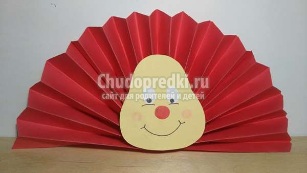 Объемный ежик из цветной бумаги