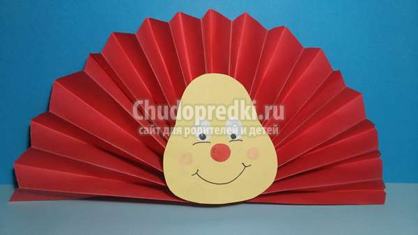 Объемный ежик из цветной бумаги