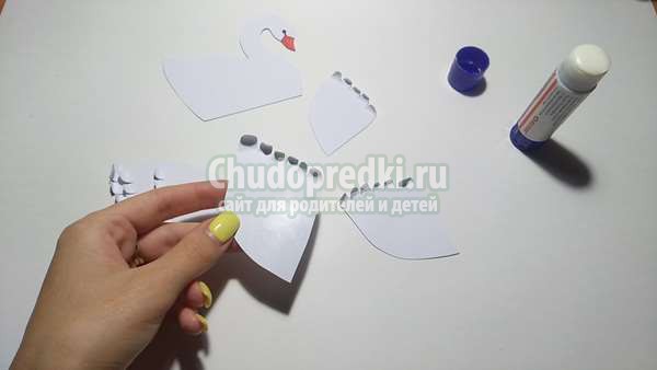 поделки из бумаги Лебедь на пруду