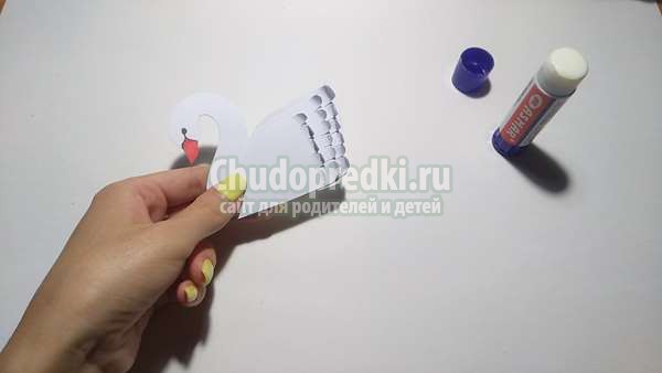 поделки из бумаги Лебедь на пруду
