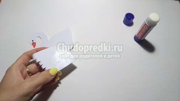 поделки из бумаги Лебедь на пруду