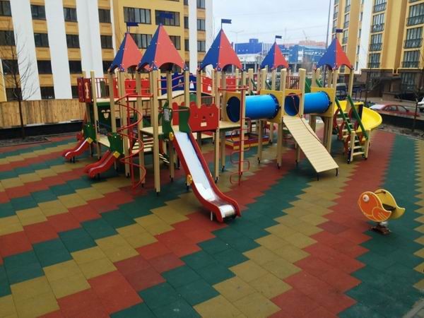 Каким должно быть покрытие на детской площадке открытого типа?
