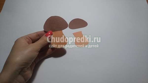 Осенняя аппликация из цветной бумаги ежики
