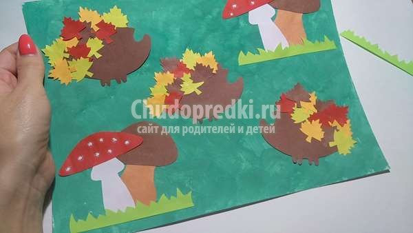 Осенняя аппликация из цветной бумаги ежики