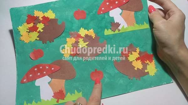 Осенняя аппликация из цветной бумаги ежики
