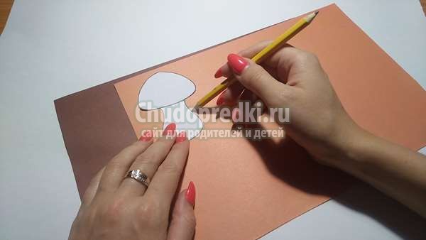 Осенняя аппликация из цветной бумаги ежики