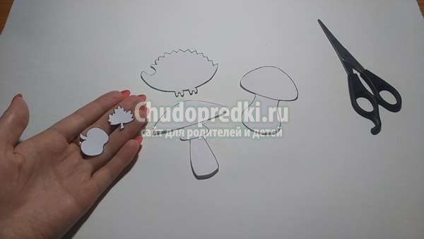 Осенняя аппликация из цветной бумаги ежики