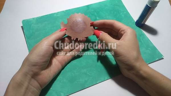 Осенняя аппликация из цветной бумаги ежики