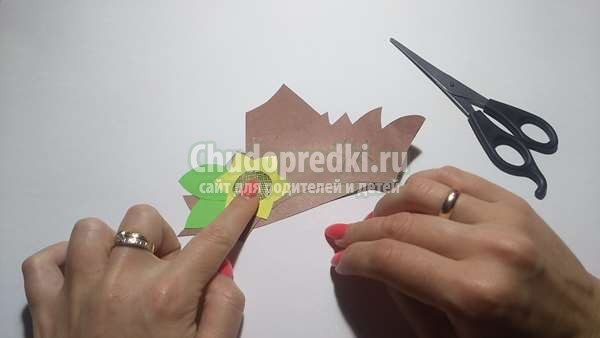поделка из цветной бумаги Голова пугала