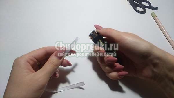 снежинка из ватных дисков и цветной бумаги
