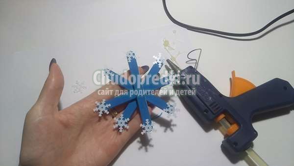 Игрушка на елку Снежинка