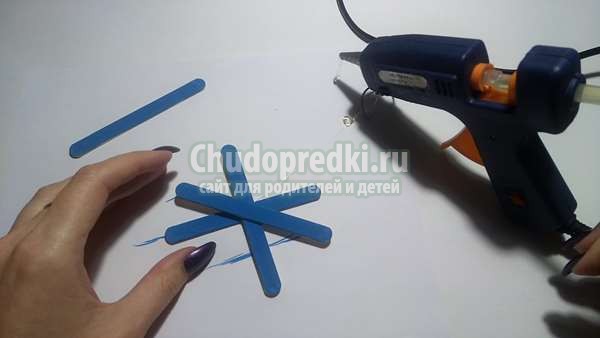 Игрушка на елку Снежинка