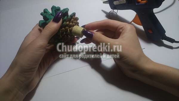 Елочка из шишки