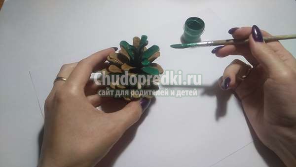 Елочка из шишки