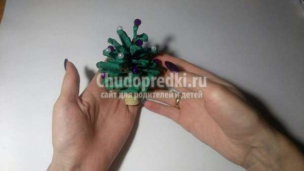 Елочка из шишки