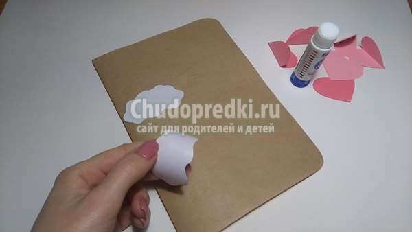 Открытка из крафт-бумаги сердца