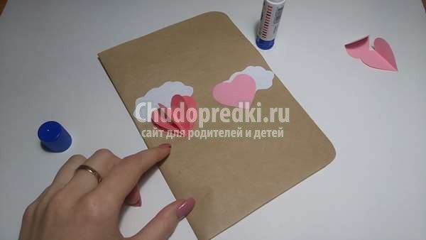Открытка из крафт-бумаги сердца