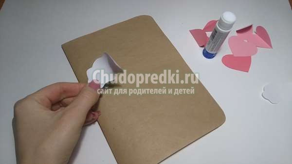 Открытка из крафт-бумаги сердца