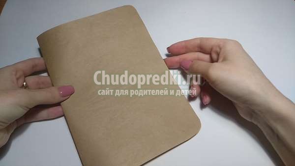 Открытка из крафт-бумаги сердца