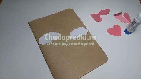 Открытка из крафт-бумаги сердца