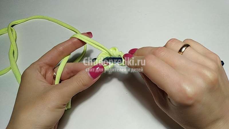 пасхальный зайчик из трикотажной пряжи