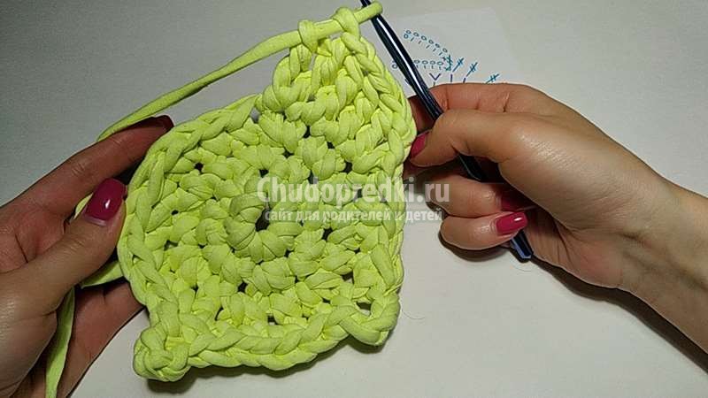 пасхальный зайчик из трикотажной пряжи