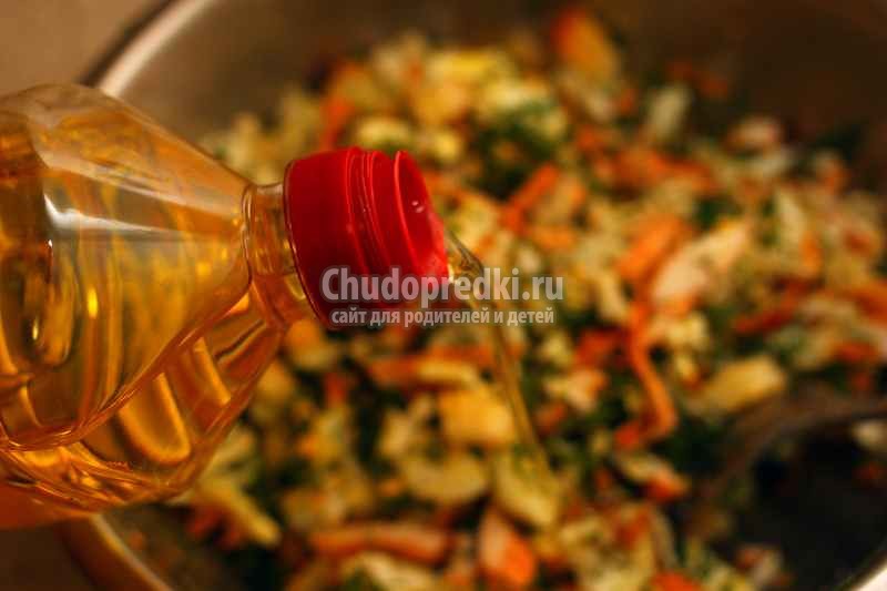 салат с курицей, яйцами
