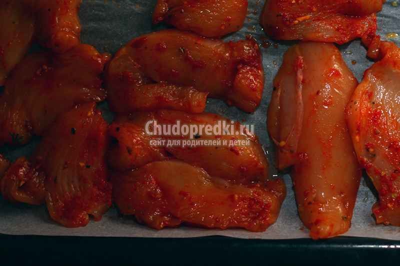 салат с курицей, яйцами