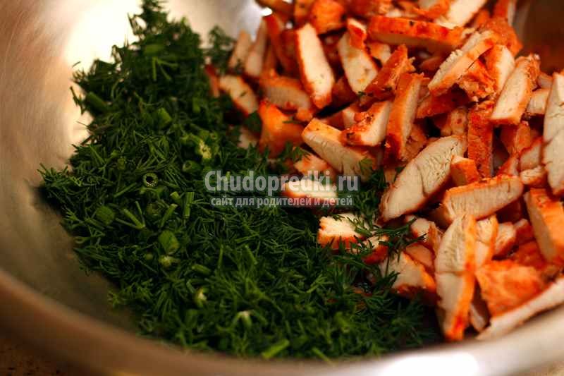 салат с курицей, яйцами