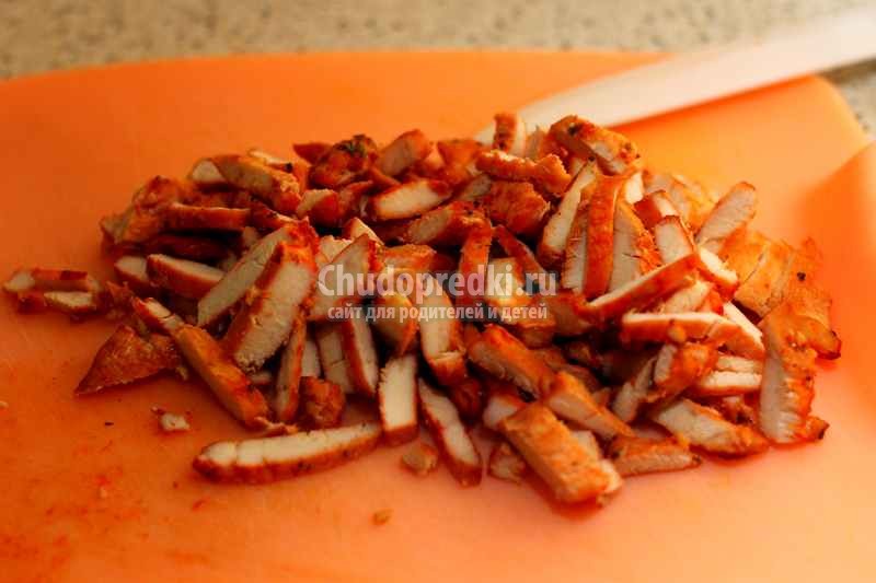 салат с курицей, яйцами