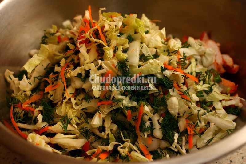 салат с курицей, яйцами