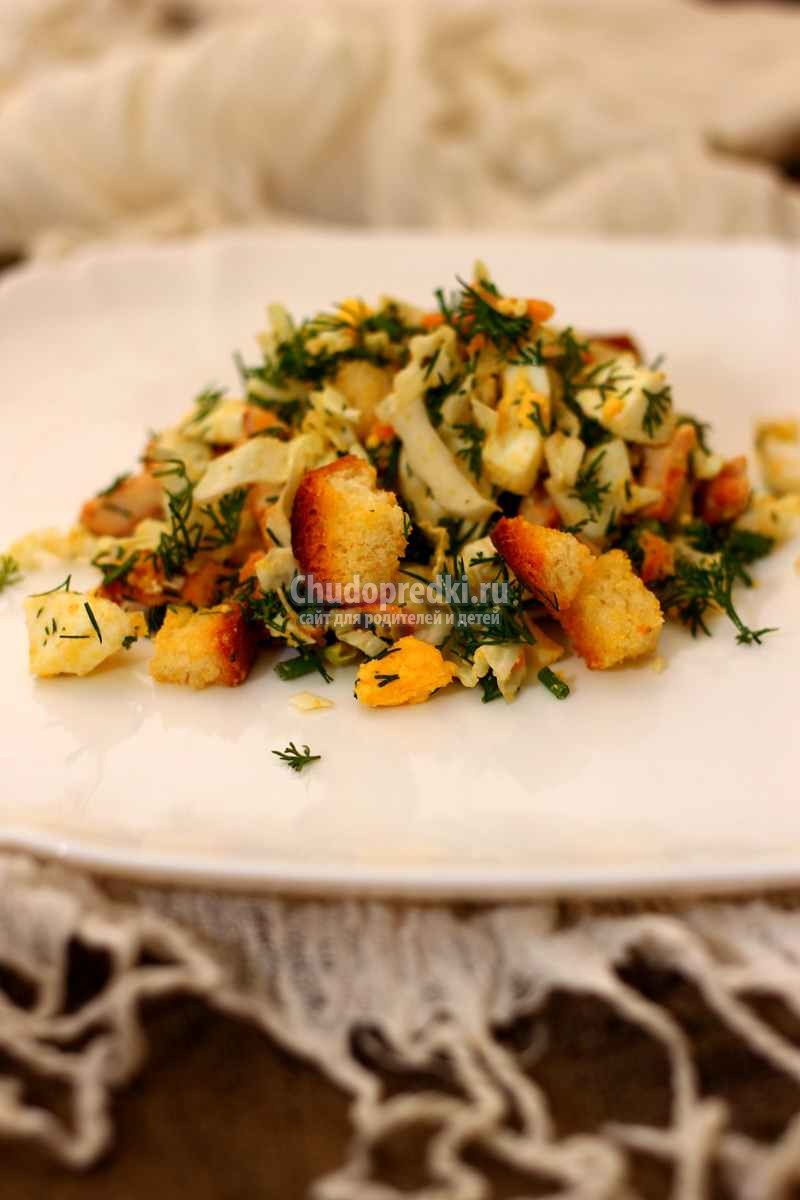 салат с курицей, яйцами
