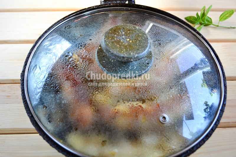 домашние колбаски с луком и специями
