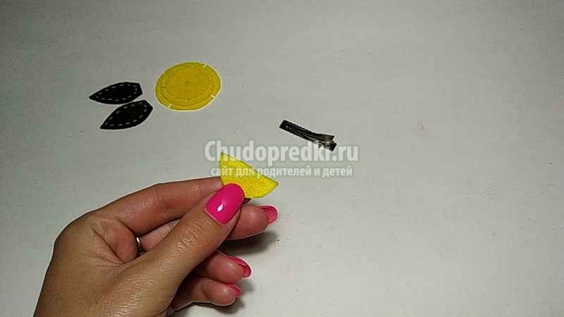 заколка из фетра с желтым цветком за 5 минут