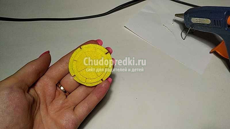 заколка из фетра с желтым цветком за 5 минут