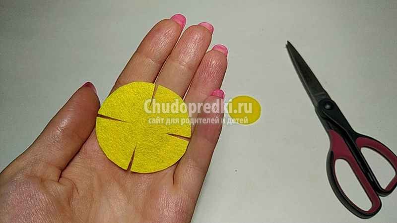 заколка из фетра с желтым цветком за 5 минут