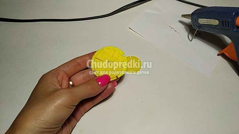 заколка из фетра с желтым цветком за 5 минут