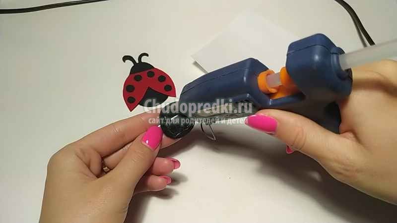 заколка из фетра. Божья коровка