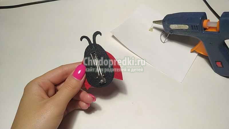 заколка из фетра. Божья коровка