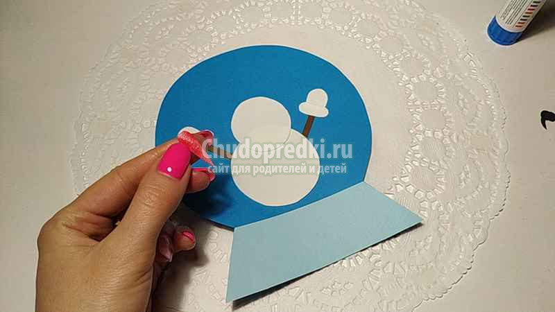 зимняя поделка Снеговик в новогоднем шаре