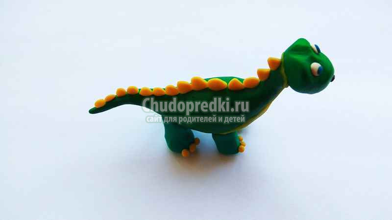 Динозаврик из пластилина