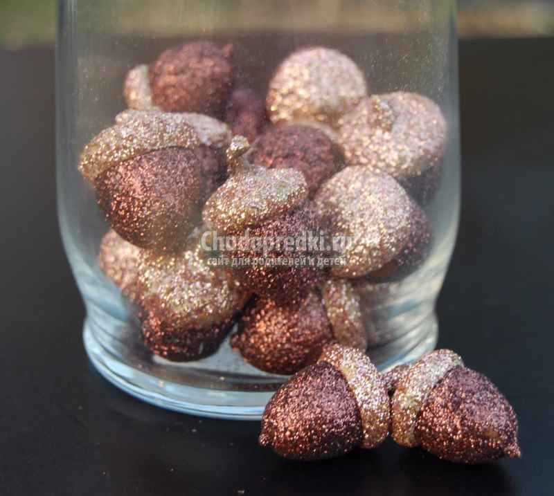 Человечки из желудей