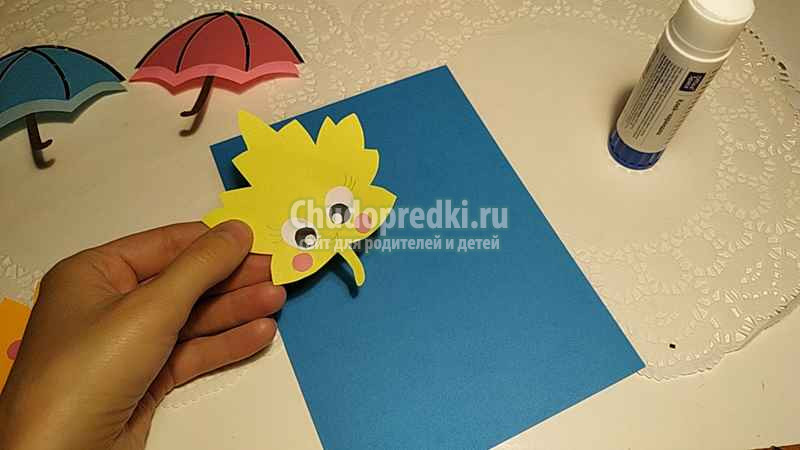 листья из цветной бумаги