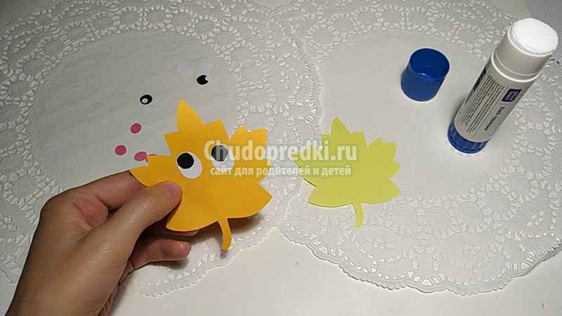 листья из цветной бумаги своими руками