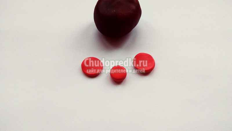 Поросенок из каштанов и пластилина