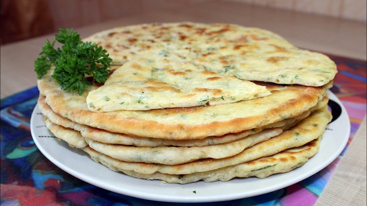 Пошаговый рецепт лепешек с сыром и зеленью, жареных на сковороде